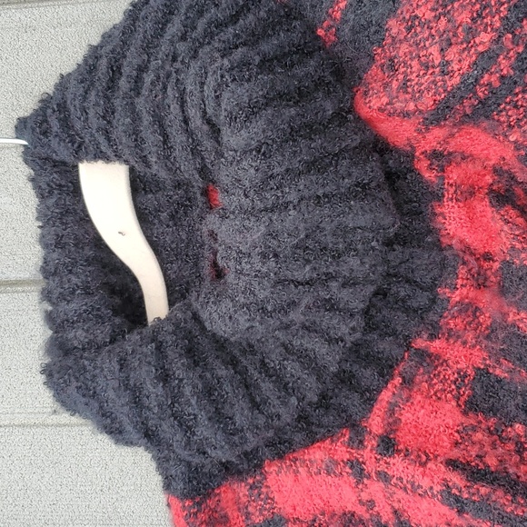 Steve Madden Plaid poncho - Picture 3 of 4